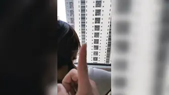 北京高楼小区，在飘窗前直接搞了起来男：屁股撅起来，一顿爆艹，我要射你屁股上~女：不要不要啊~~啊啊啊~~