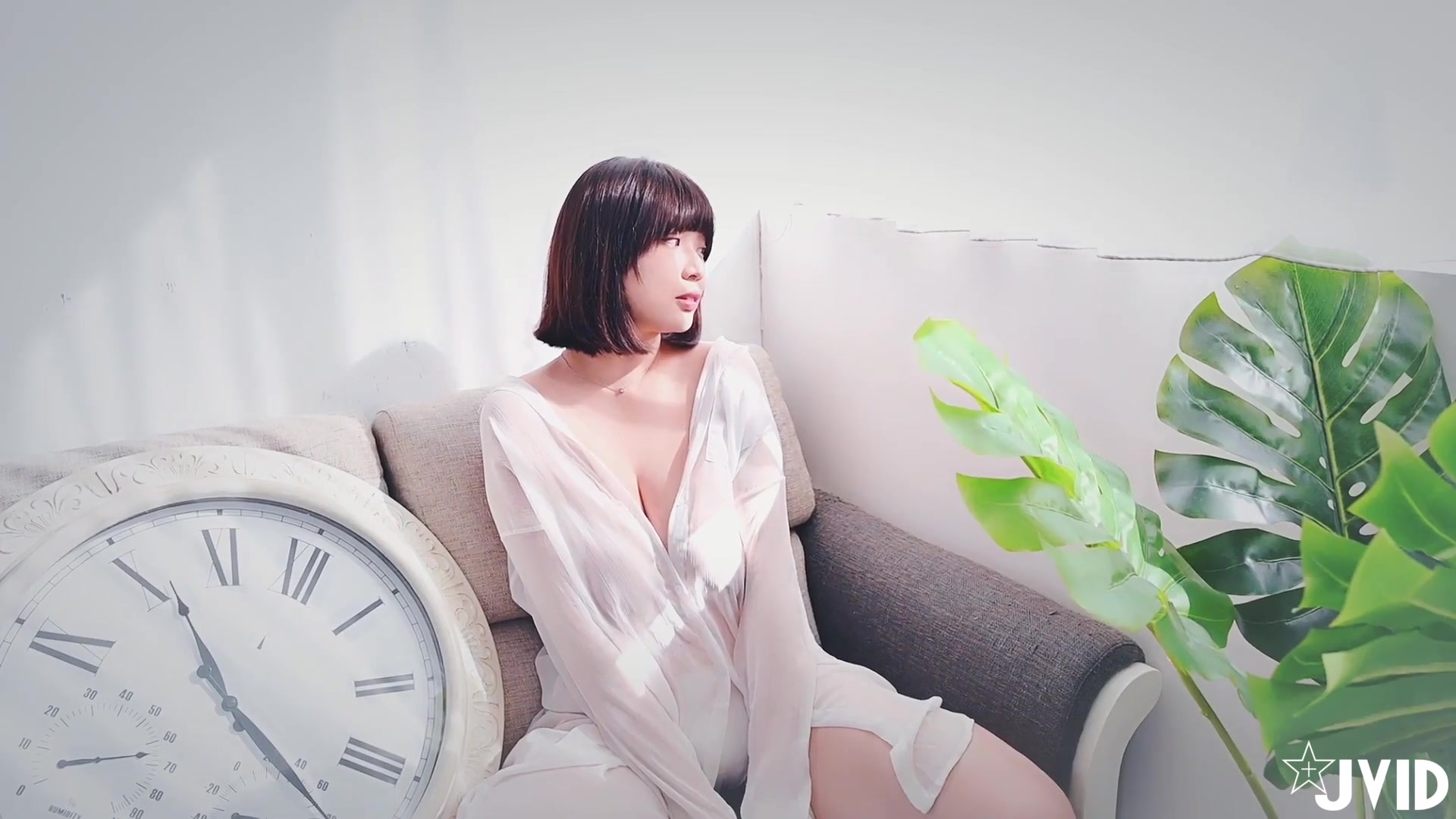 【极品女神H级豪巨乳的诱惑】寄宿家中的前同事『茹茹』一早醒来就衣衫不整 豪乳在眼前慌的我好晕