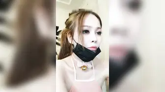 粉色肚兜高颜值白皙美乳妹子道具自慰 黑丝高跟鞋道具双洞齐插非常诱人 很是诱惑喜欢不要错过