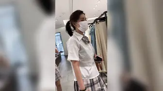 4K制服JK美眉黑丝T裤勒紧缝里