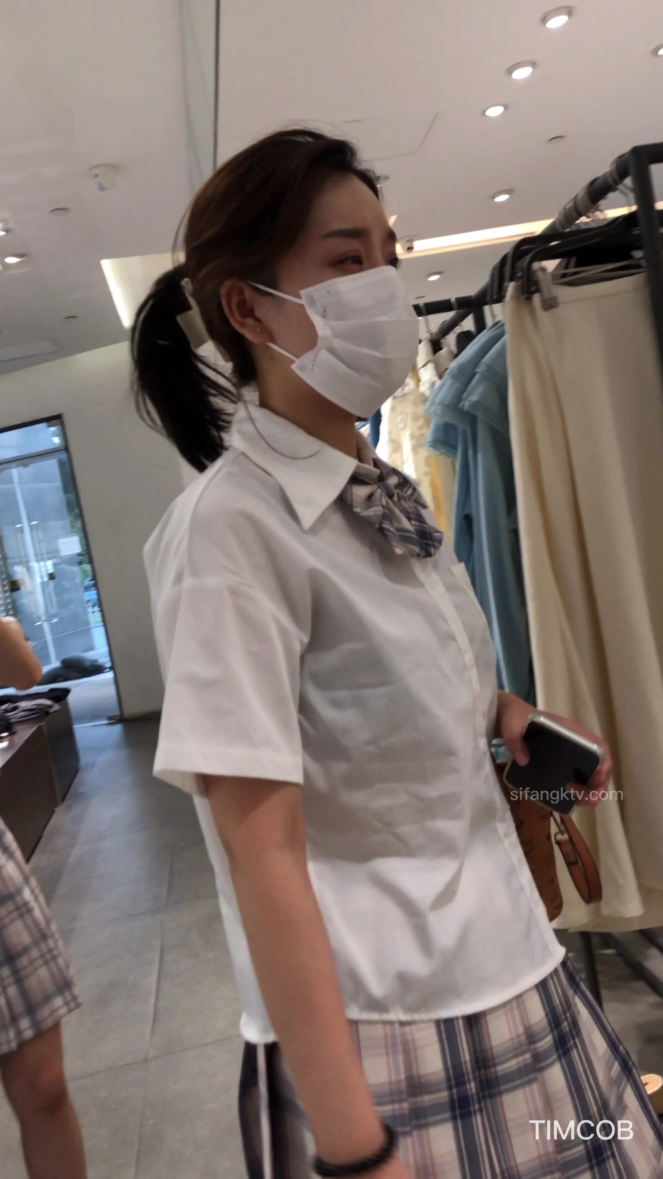 4K制服JK美眉黑丝T裤勒紧缝里