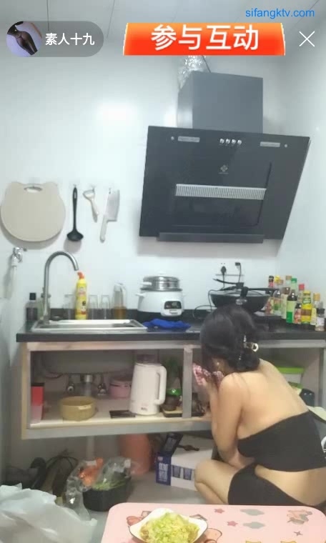 38D巨乳美厨娘【素人十九】厨房煮饭、扫地，样样精通，吃饭时发骚样揉奶，跳蛋自慰 粉穴特写,真想艹翻她哦！