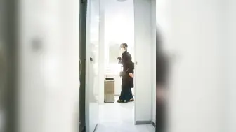 十月专业盗站最新流出购物商场女厕全景后拍美女尿尿