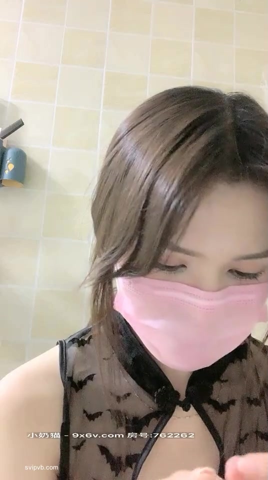 3001 比抖音上99%的网红美女都漂亮的绝美女神，美腿长腿丝袜，罕见露逼 顶级蜜臀，厕所里在线刮毛，十几万狼友们围观