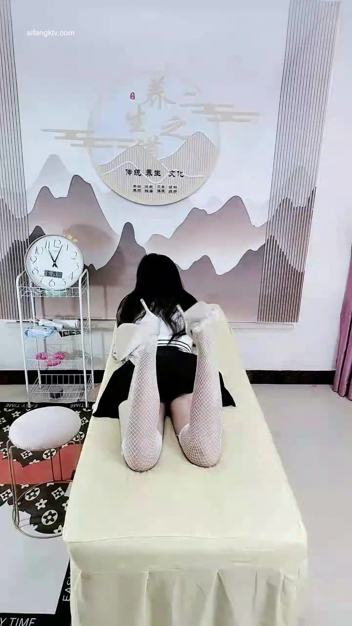 【姑娘你好骚】按摩店25岁少女全身按摩，按着按着反应强烈~非要吃鸡干一炮才罢休！全身按摩就是太舒服啦！