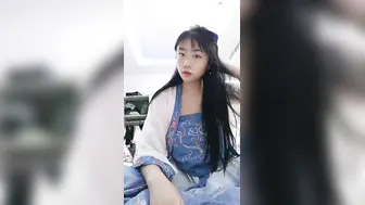 哇！好大啊~超级大奶子~【00后超级胸】抚摸揉奶自慰扣逼古装制服诱惑~狼友们快快上车一起爽到起飞！