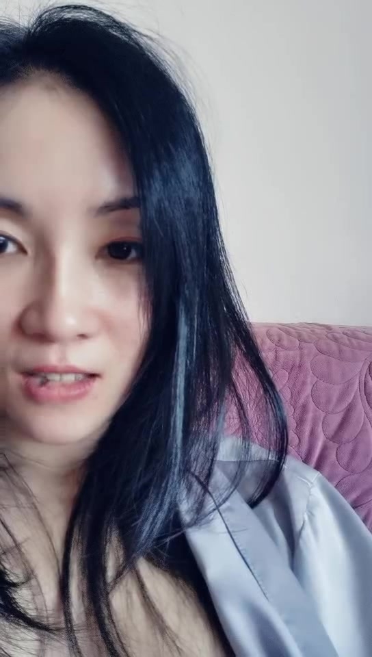 轻熟女小姐姐回归，玩跳蛋，自慰，特写逼逼，洗澡秀