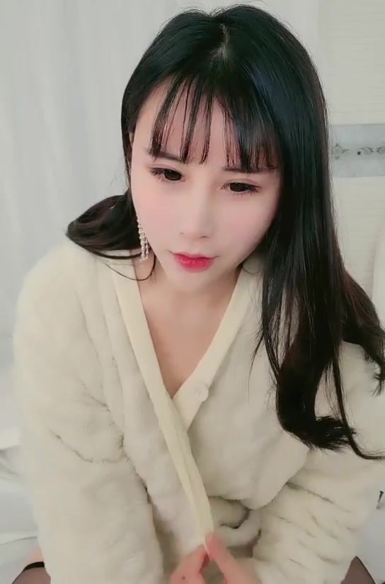 好久不见的颜值模特女神露脸和头套男做爱，互舔69，无套草多逼