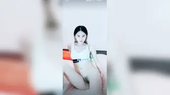 妖艳小少妇露脸啪啪直播秀，深喉吃屌女上位后入侧入体位很多