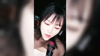 小鱼儿大骚货还挺会讲故事哦~一脸良家妇女的感觉画面非常素~声音非常色非常骚~懂的快快来！！