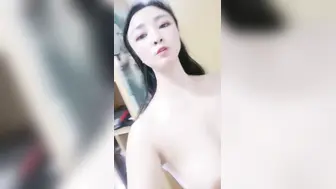 家中只有一个人的美少妇，直播洗澡，注重保养自己把自己整的美美哒