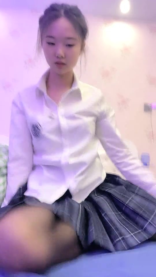 坐标江苏，18岁欲女2500可包夜【小熊维尼呀】青春貌美，极品水蜜桃大胸，刮毛无套，淫声浪语络绎不绝，拍摄技巧不断升级