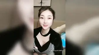 小妲己颜值美少女 小师妹 贫困山区研究生下海赚学费，密码房大秀露逼漏奶，这个腿可以！