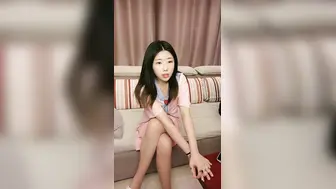 萝莉少女【樱桃小丸子】’想要看脚的小哥哥，看过来啦‘，秀美足，大秀操逼！