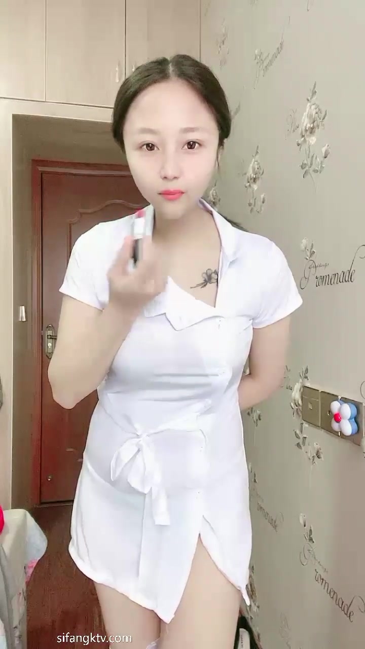 -奶妈喷奶-颜值美女挤奶狂喷乳汁插B揉奶自慰刺激，这个头发啊现在一把一把的掉，妈妈有真实的奶水哦，，好像你们男人射精一样！