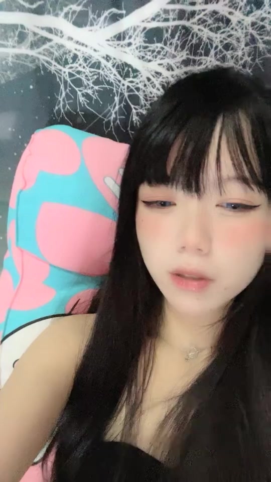 卡哇伊颜值美少女！脱下内裤无毛小骚逼！翘起屁股干净美穴，大黑牛震动，高潮呻吟搞得湿哒哒