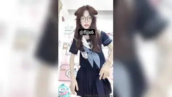 ⚡露脸清纯美少女【一酱】福利私拍，清纯唯美颜值 白嫩极品身材，长得越乖 玩的越嗨，一线天馒头穴肉鲍甚是诱人！ (3)