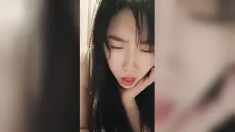 ❣️推荐❣️00后美艳骚妇【曼曼】第二弹，240分钟超漂亮,扒穴自慰,粉奶粉穴，口塞内裤自慰狂插高潮翻白眼 (4)