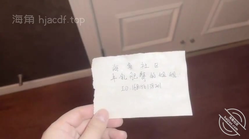 半夜趁我妈睡着了，偷偷溜进姐姐房间跟姐姐激情做爱