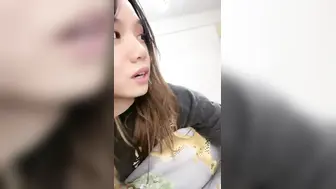 推荐！邻家女神下海！超漂亮~【玲玲】，纯欲风小美女，前凸后翘，跟男友做爱极其投入，画质一流 (1)