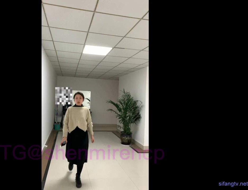 高清偷拍美女同事鲍鱼还挺粉嫩的