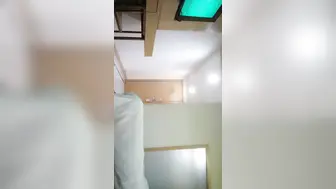 夏日午后良家偷情【酒店约炮小少妇】从单位提前请假，小姐姐跟情人激情舌吻，鸳鸯浴，啪啪后入无套激情无限