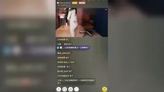 又一个忘记关摄像头的漂亮主播