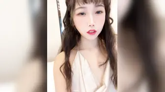 微博人气COSER 不呆猫史上最大尺度写真浴室湿身激凸露点 ，浴室人妻的湿身诱惑，漂亮脸蛋性感身材肉色丝袜！ (1)