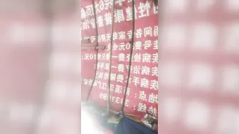 最牛视角站街女高清偷拍探花《素质嫖客》路边按摩店搞了个貌似学院派的气质颜值美女各种姿势抱着草