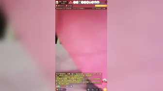 翘臀美少妇，一摸到奶子就开始呻吟，小哥一看有戏啦