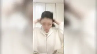 高颜值美女走光露点