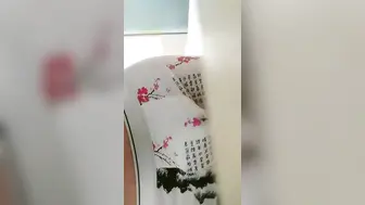 【探花试营业】新鲜出炉，大胸小少妇，拉到床边抠穴，淫水流出娇喘响起来，光头佬啪啪狂插荡妇体力过人