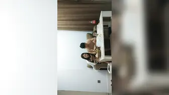 【爱情丶故事】网恋三天奔现未婚骚女，吃饱和足再操逼，大屁股抱起来猛操，转战床上尽情输出舒服了