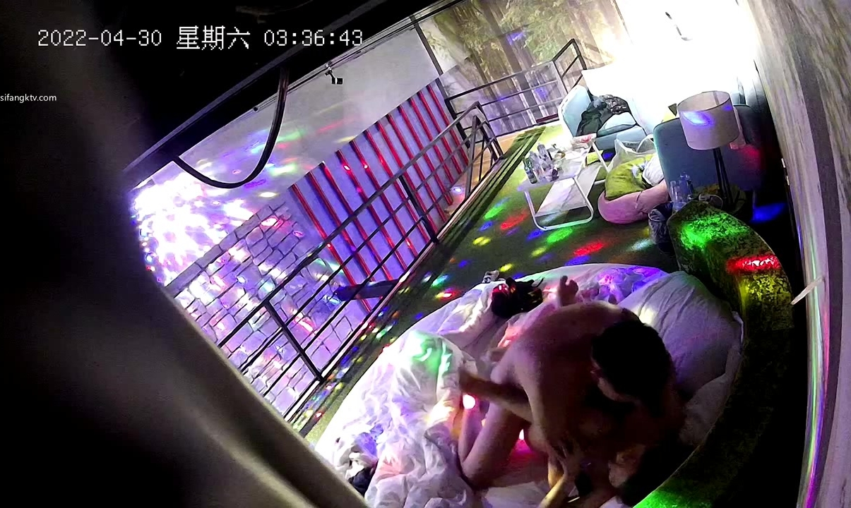 最新流出360酒店情趣灯光房偷拍精壮大屌强悍男手指后入掰B互口狠狠抠