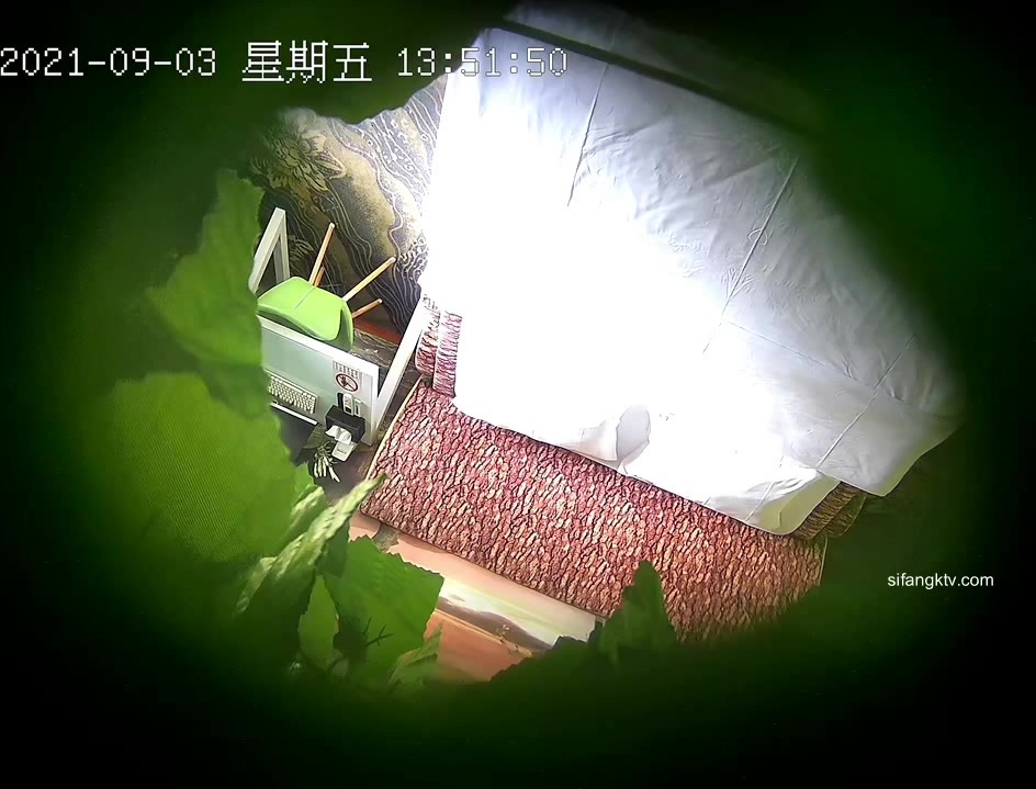 酒店摄像头偷拍膏药男大战女炮友女主得水是真多听声音就像是自来水得声音一样超多哗啦啦得响