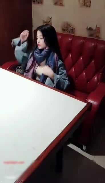 【国产】时尚大胸气质美女酒店包厢点餐时色诱新来的帅哥服务员-2人在餐坐上激情啪啪-速战速决!国语对白!