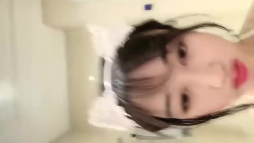 娇小苗条妹子床上自慰无毛嫩穴秀特写