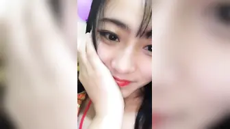 长相清纯却极其骚的美女主播情趣肚兜黑丝豹纹 1V