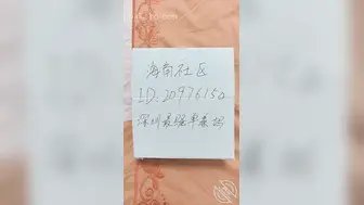 深圳最骚单亲妈】深夜儿子房前自慰，偷摸儿子鸡吧。结果儿子惊醒，我吓傻了