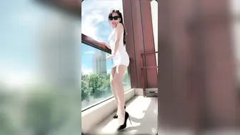 秀人网女神【艾小青】7月独家土豪性爱专享 越来越骚的小青假屌自慰喷尿一地 淫语求操 (1)