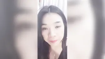 骚气长发少妇妹子慢慢脱光全裸椅子上自摸秀 掰开BB给你看很是诱惑不要错过