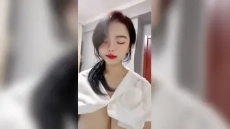 【我还是个处】肉欲系美女，丰乳肥臀黑白丝袜，掰开肥穴特写