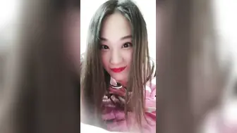 【熟女控】性感妖媚级别少妇，情趣小内衣，闺房里穿上开心露出小骚穴，揉奶，脸上乐开花！