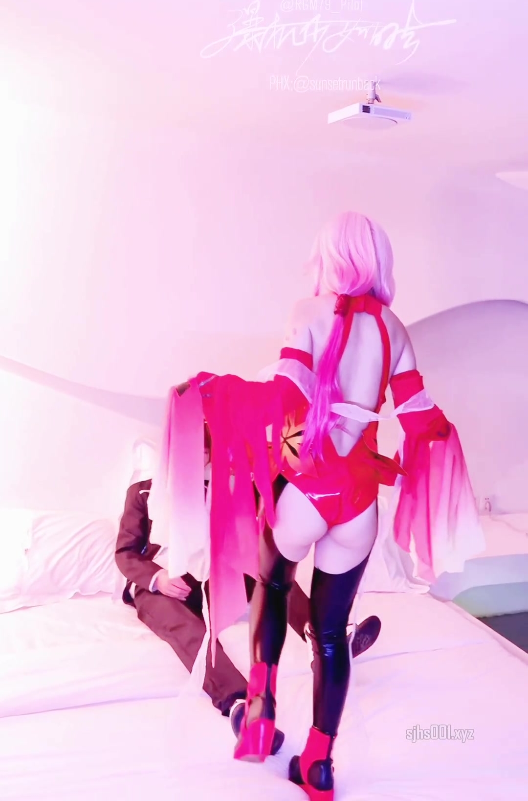 【超美高端罕见露脸露点】极品CosPlay爆机少女【喵小吉】六月新作《罪恶王冠》首次唯美情侣双打 (3)