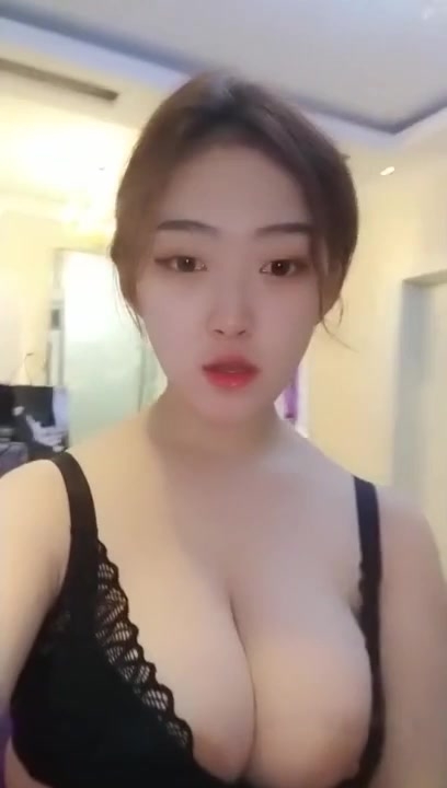 巨乳少妇奶子大的胸罩都装不下