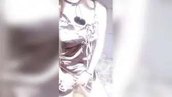 巨乳美女直播自慰扣逼摸胸2